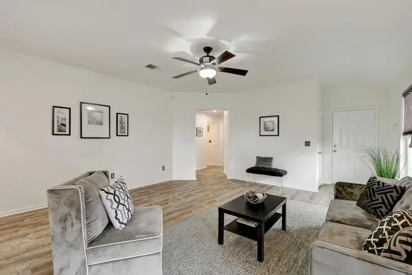 $1,800 | 173 Rafe Court, Kyle, TX 78640