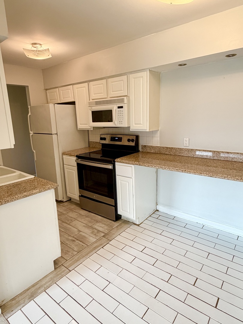 605 North Wolf Road, Unit 8E Hillside, IL 60162 - Photo 7 of 18