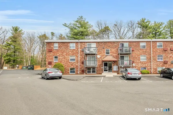 $2,000 | 513 Emmett Street, Unit B11, Bristol, CT 06010
