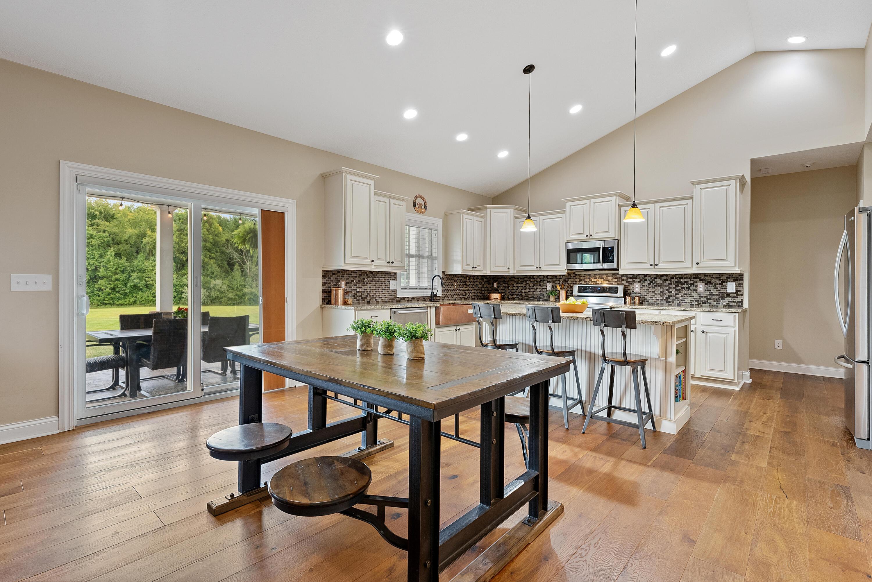 2124 Blayney Road Sunbury, OH 43074 - Photo 7 of 37 Kitchen eating space