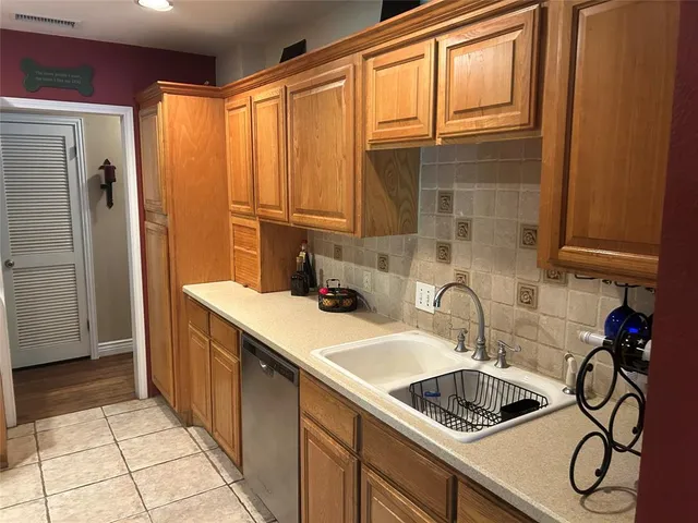 $575,000 | 625 North Bailey Avenue, Fort Worth, TX 76107