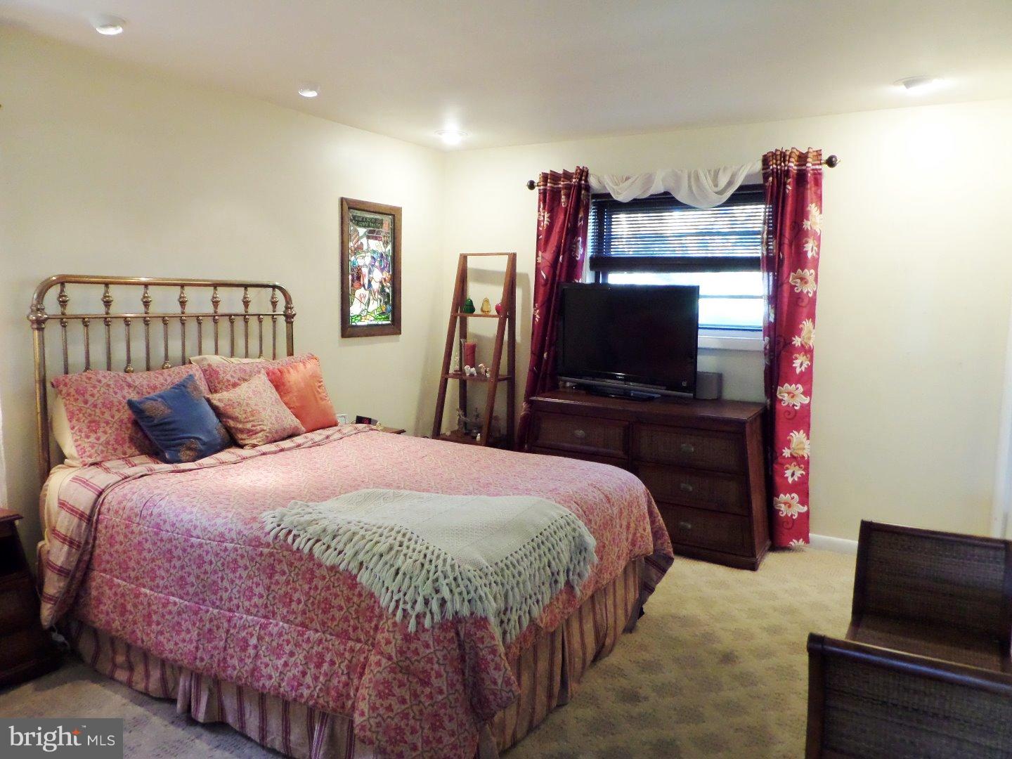 2019 Cross Road Glenside, PA 19038 - Photo 21 of 25 Master Bedroom