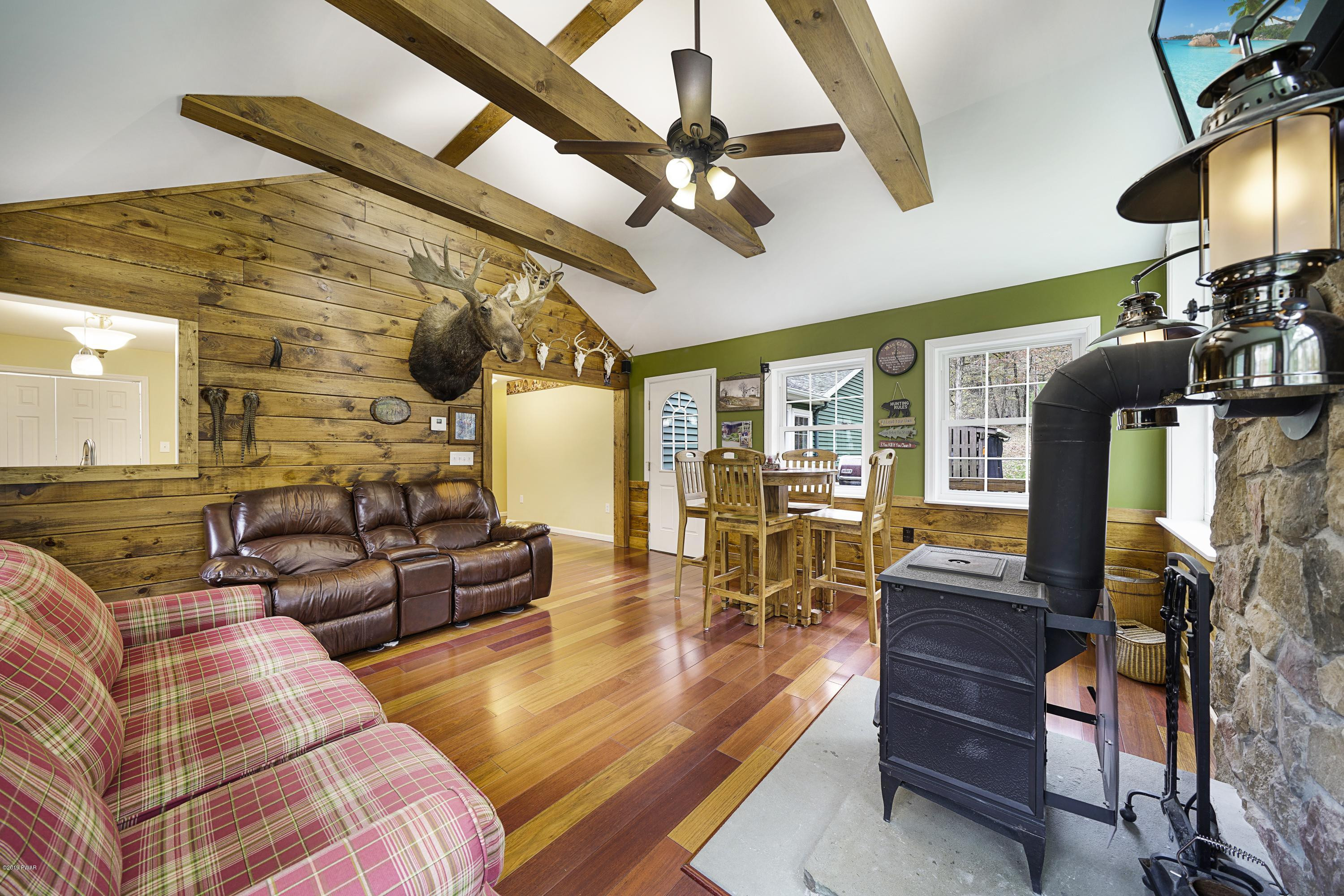 195 Fox Ridge Road Greeley, PA 18425 - Photo 8 of 39