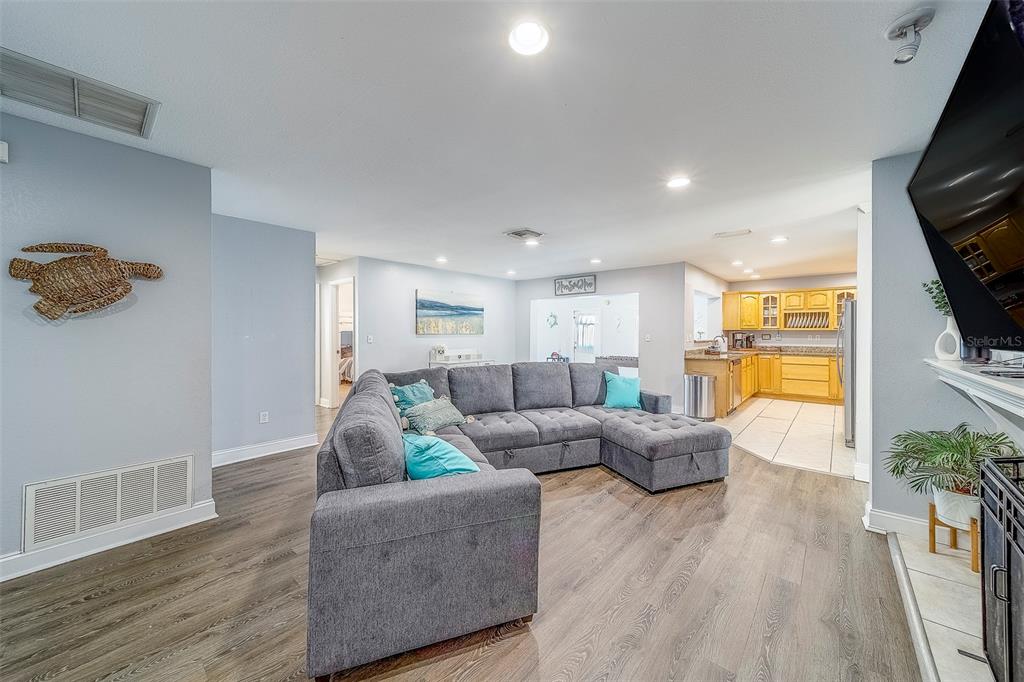 14414 91st Avenue North Seminole, FL 33776 - Photo 3 of 58 a living room with furniture and a flat screen tv
