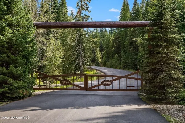 $259,000 | 534 Saddleback Drive, Naples, ID 83847