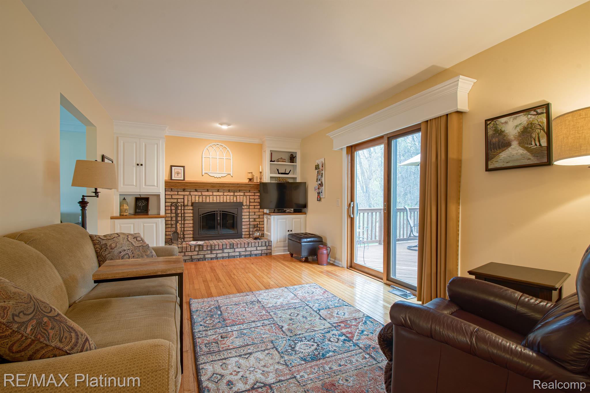 11585 Tipsico Lake Road Fenton, MI 48430 - Photo 11 of 32 Family room with Fireplace