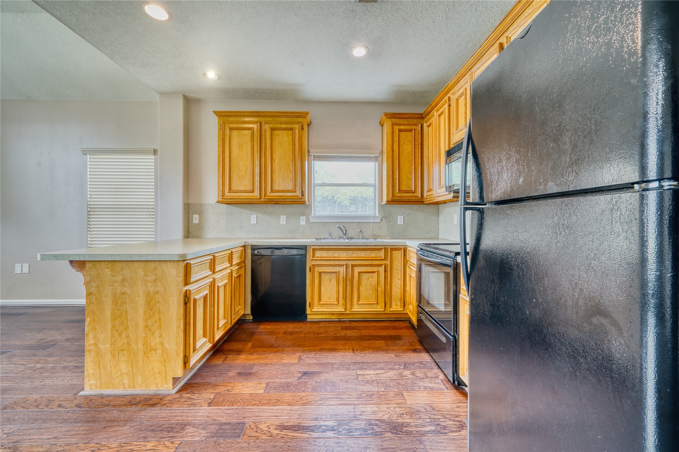 770 Hunt Road, Unit 314 Baytown, TX 77521 - Photo 11 of 26 Kitchen with all appliances included.