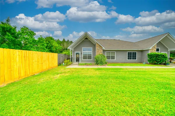 $2,000 | 770 Hunt Road, Unit 314, Baytown, TX 77521