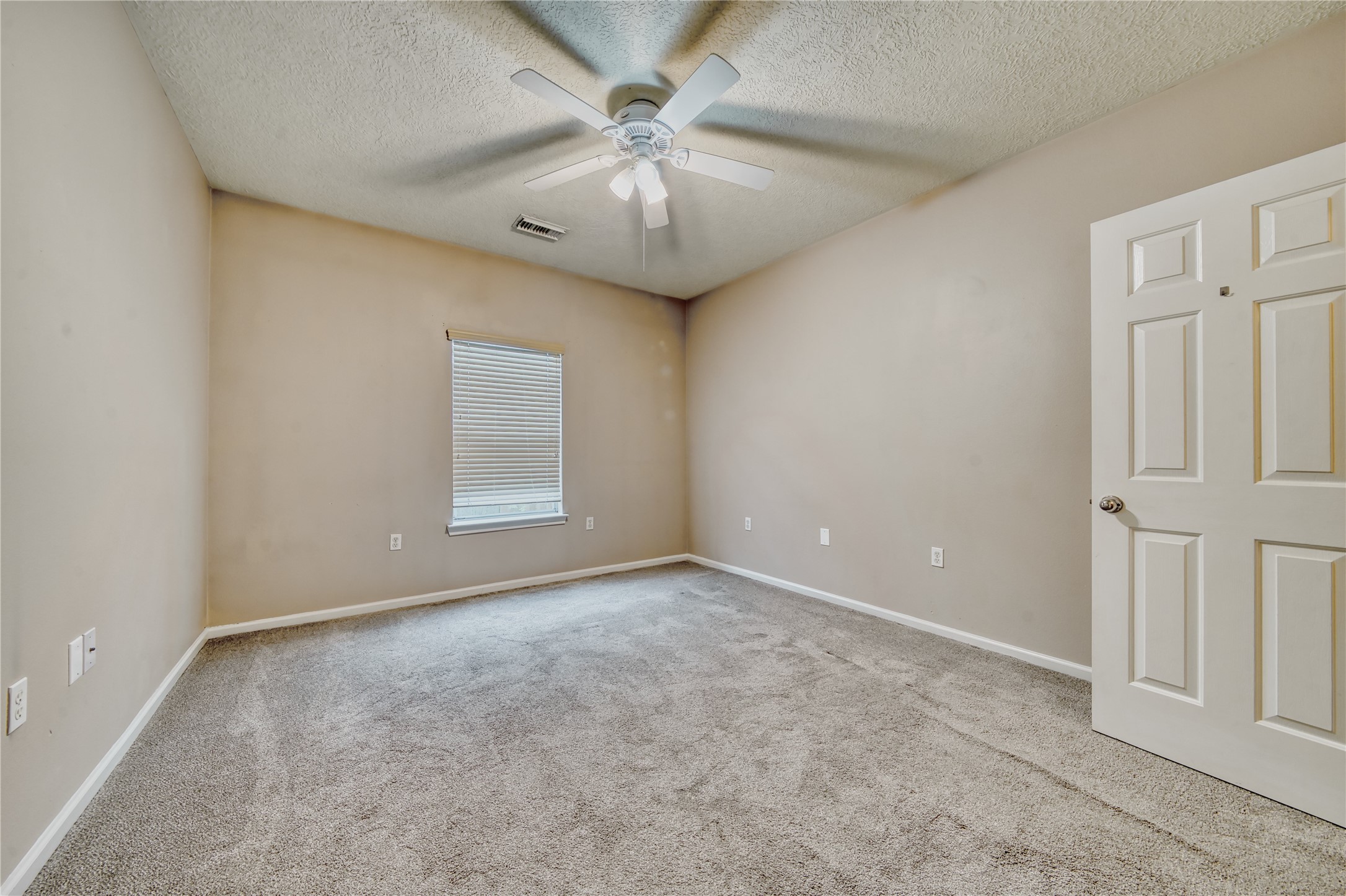 770 Hunt Road, Unit 314 Baytown, TX 77521 - Photo 22 of 26 secondary closet