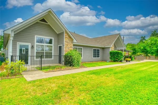 $2,000 | 770 Hunt Road, Unit 314, Baytown, TX 77521