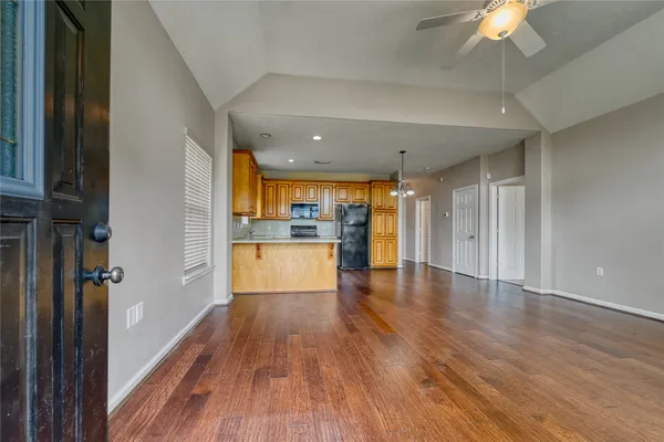 $2,000 | 770 Hunt Road, Unit 314, Baytown, TX 77521