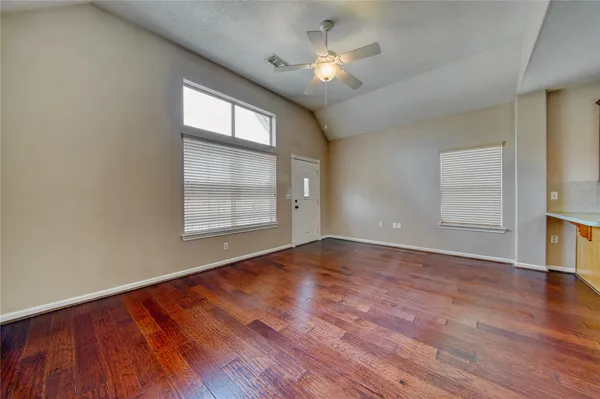 $2,000 | 770 Hunt Road, Unit 314, Baytown, TX 77521