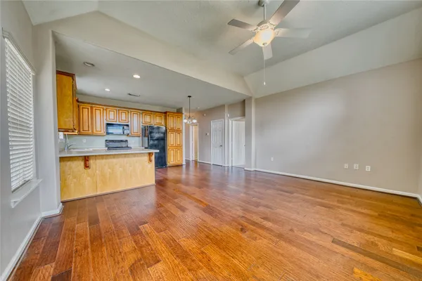 $2,000 | 770 Hunt Road, Unit 314, Baytown, TX 77521