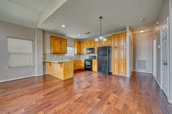 $2,000 | 770 Hunt Road, Unit 314, Baytown, TX 77521