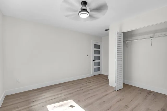 a view of a house with backyard and garden