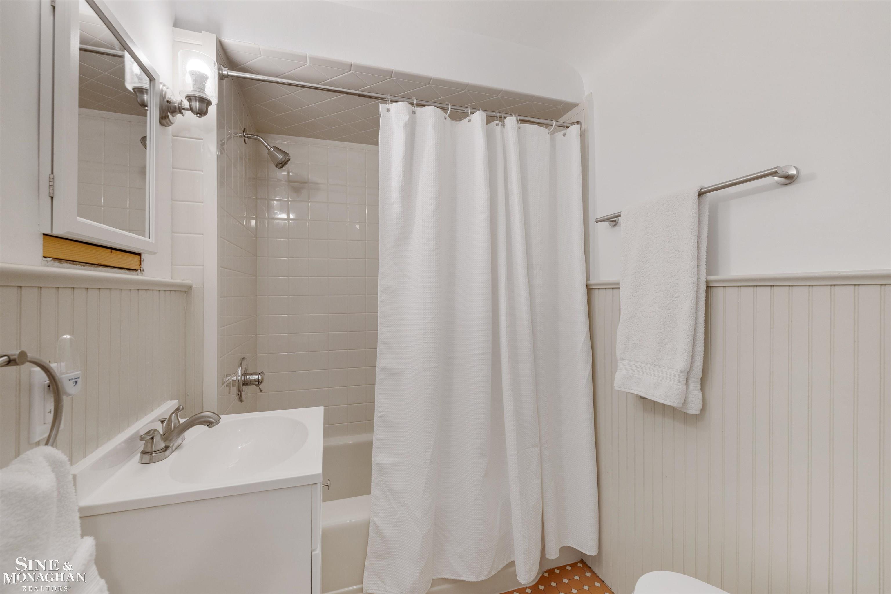 407 Lothrop Road Grosse Pointe Farms, MI 48236 - Photo 25 of 33