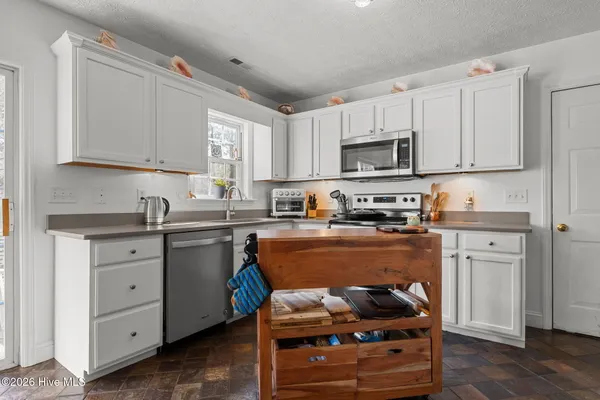 $325,000 | 216 Marsh Hen Court, Swansboro, NC 28584