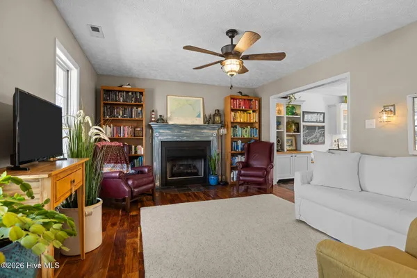 $325,000 | 216 Marsh Hen Court, Swansboro, NC 28584