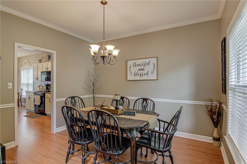 804 Ruskin Drive High Point, NC 27265 - Photo 15 of 37 Dining Room