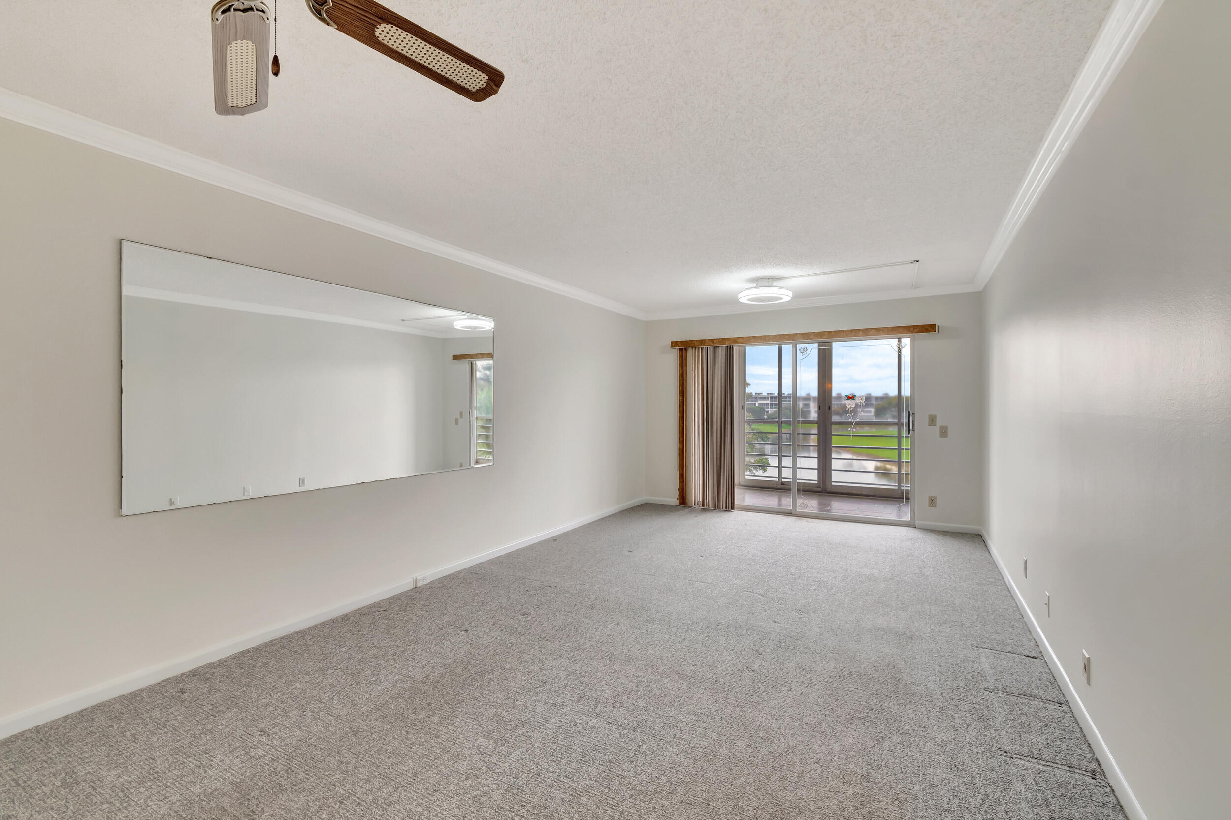 3021 Lincoln B Boca Raton, FL 33434 - Photo 11 of 48 Living Area