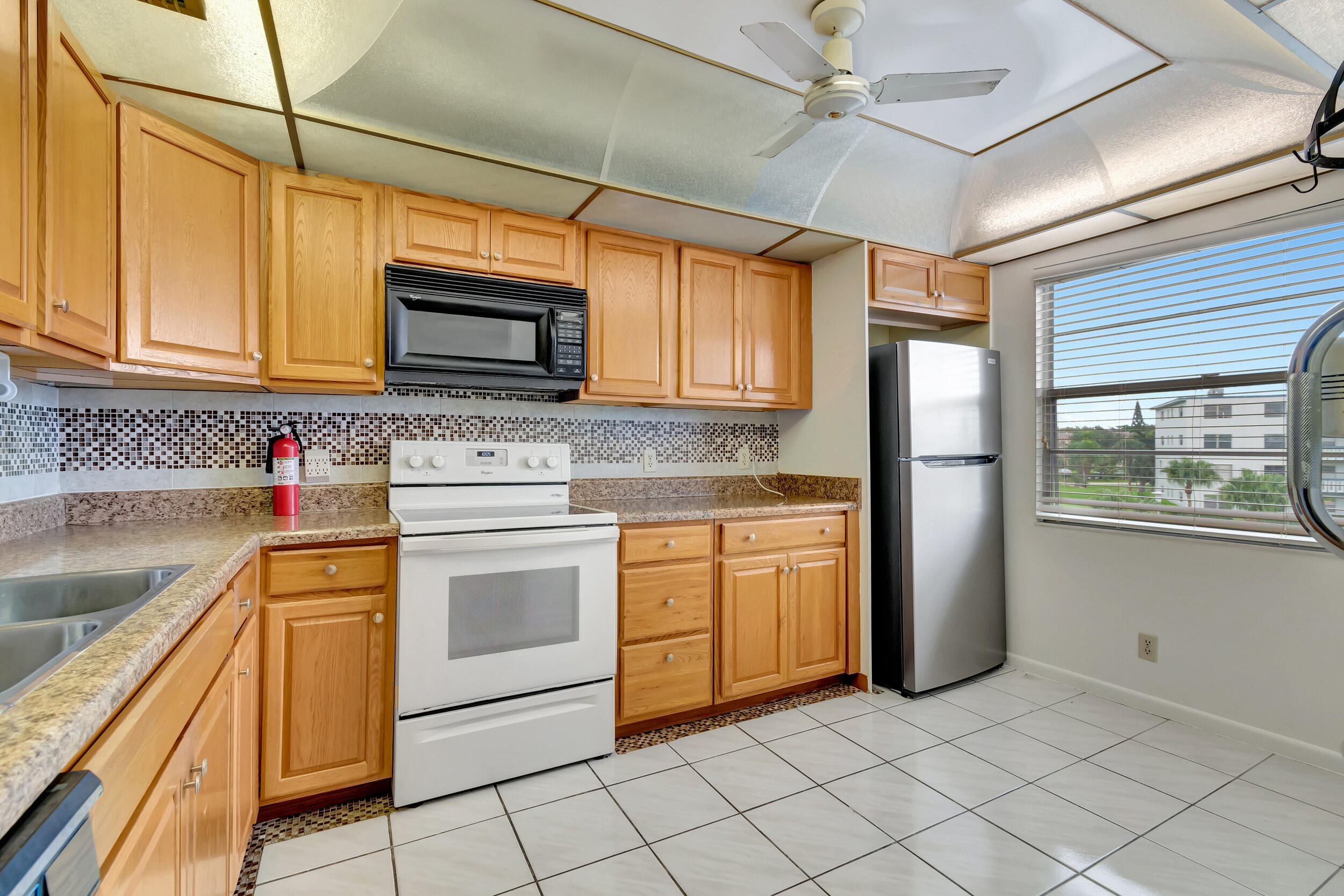 3021 Lincoln B Boca Raton, FL 33434 - Photo 17 of 48 15_dsc_2980