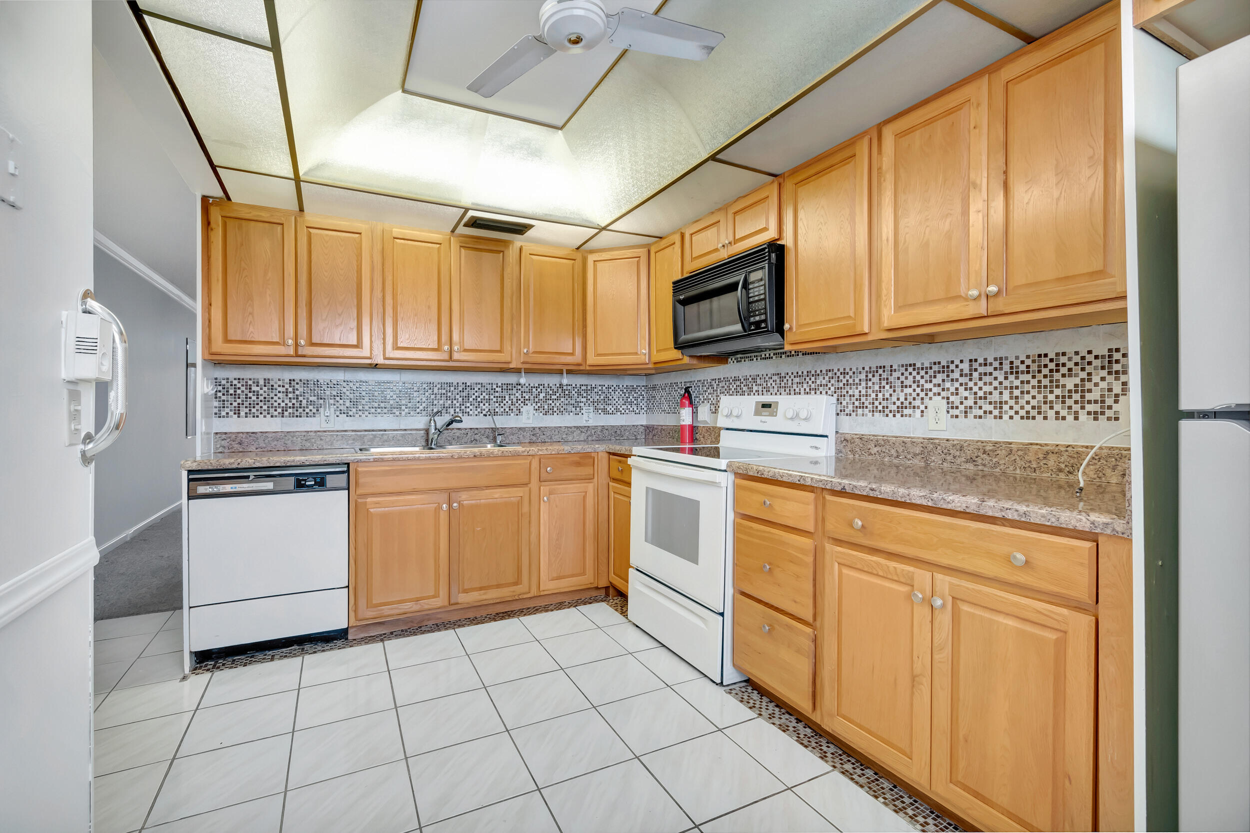 3021 Lincoln B Boca Raton, FL 33434 - Photo 18 of 48 16_dsc_2985