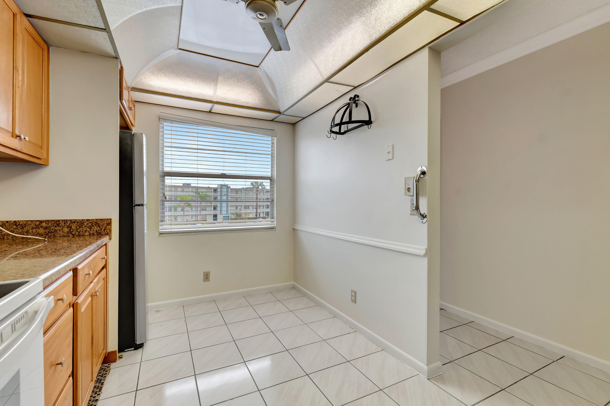 3021 Lincoln B Boca Raton, FL 33434 - Photo 21 of 48 Eat-In Kitchen