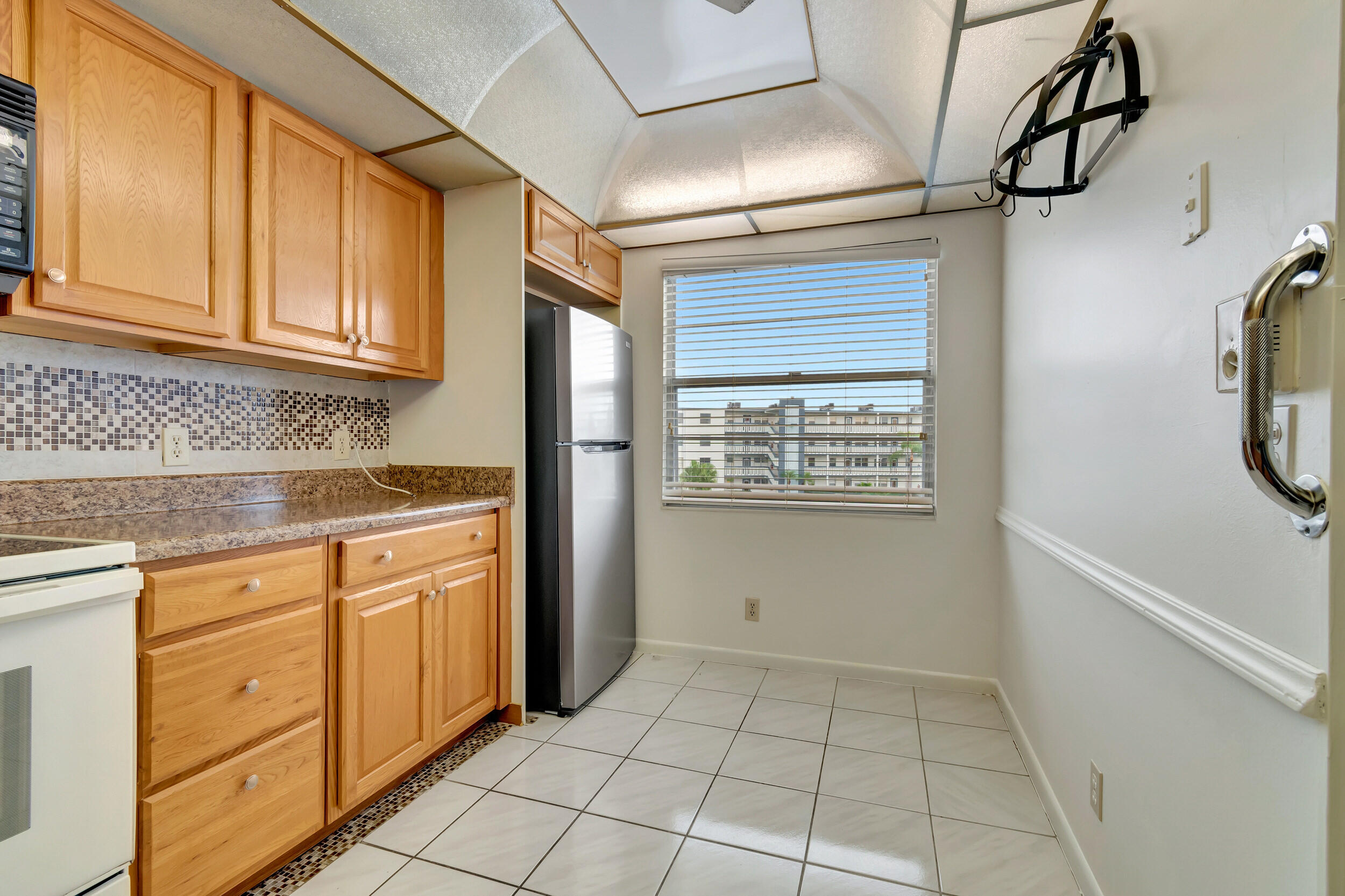 3021 Lincoln B Boca Raton, FL 33434 - Photo 22 of 48 Eat-In Kitchen