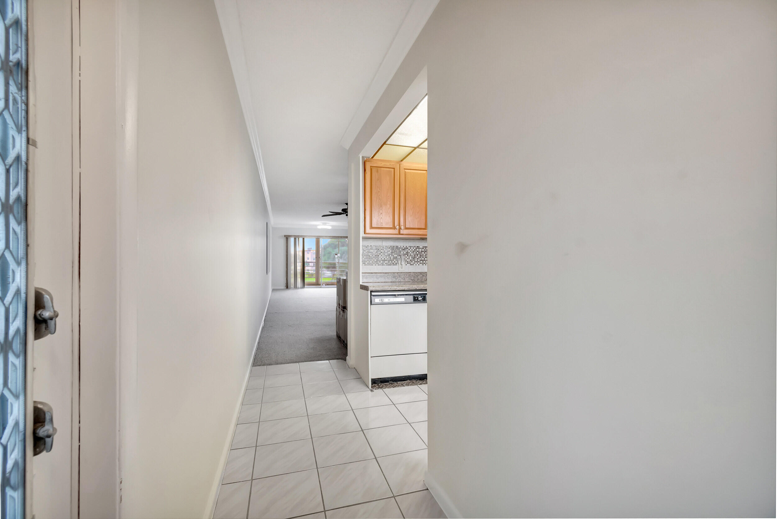 3021 Lincoln B Boca Raton, FL 33434 - Photo 6 of 48 06_dsc_2920