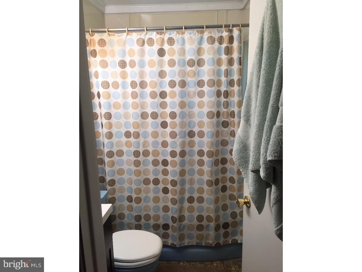 21 Violet Road Levittown, PA 19057 - Photo 12 of 18 Bathroom