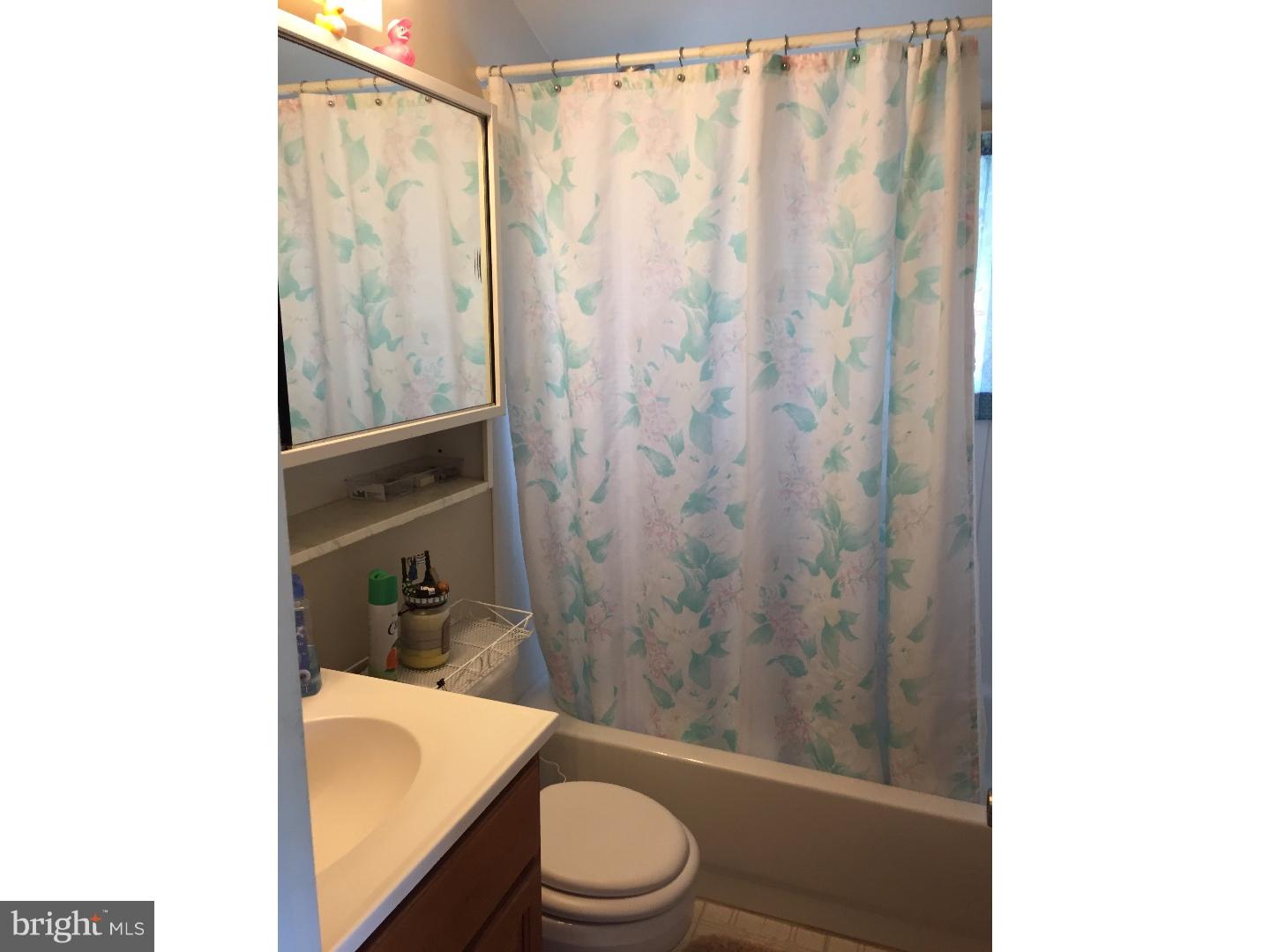 21 Violet Road Levittown, PA 19057 - Photo 16 of 18 Bathroom