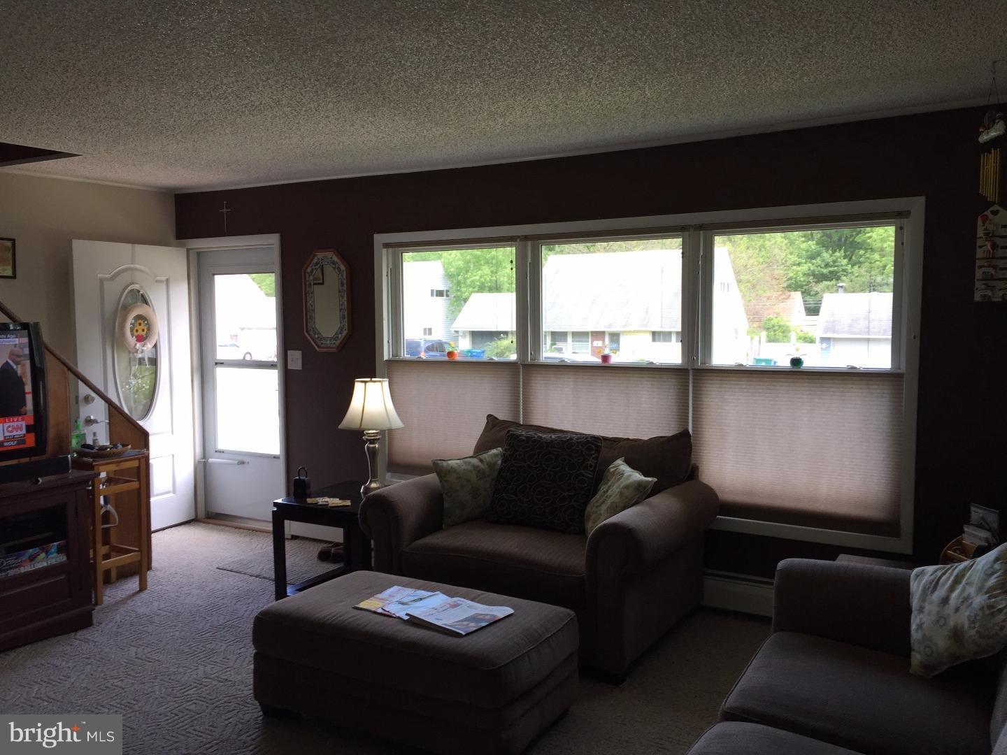 21 Violet Road Levittown, PA 19057 - Photo 5 of 18 Living Room