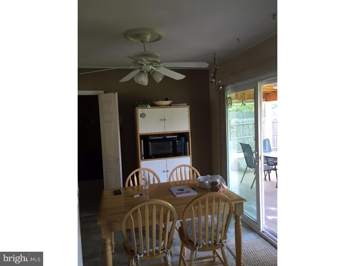 21 Violet Road Levittown, PA 19057 - Photo 7 of 18 Kitchen