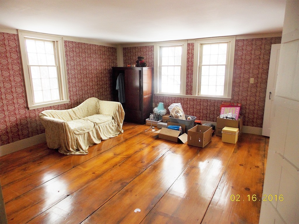 7 Wilder Lane Sterling, MA 01564 - Photo 5 of 21 a bedroom with bed and a window