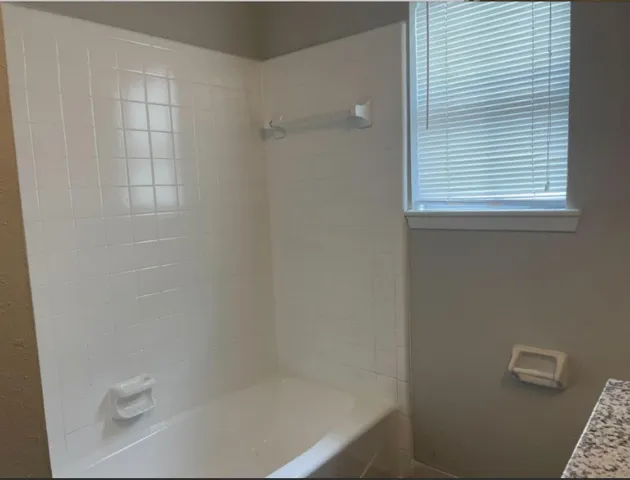 $1,265 | 1526 East Avenue, Unit 205, Katy, TX 77493