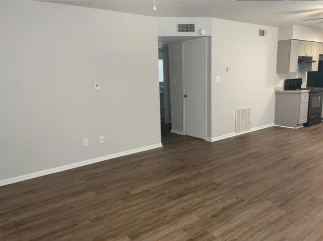 $1,265 | 1526 East Avenue, Unit 205, Katy, TX 77493