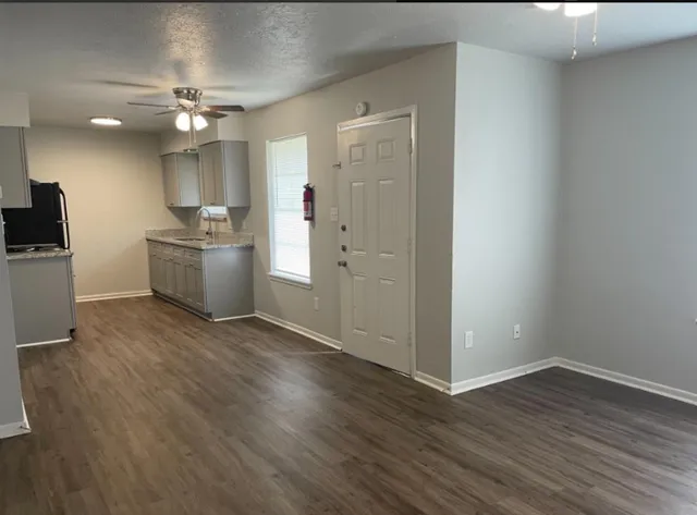 $1,265 | 1526 East Avenue, Unit 205, Katy, TX 77493