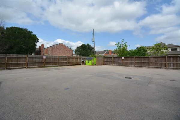 $1,195 | 1526 East Avenue, Unit 205, Katy, TX 77493