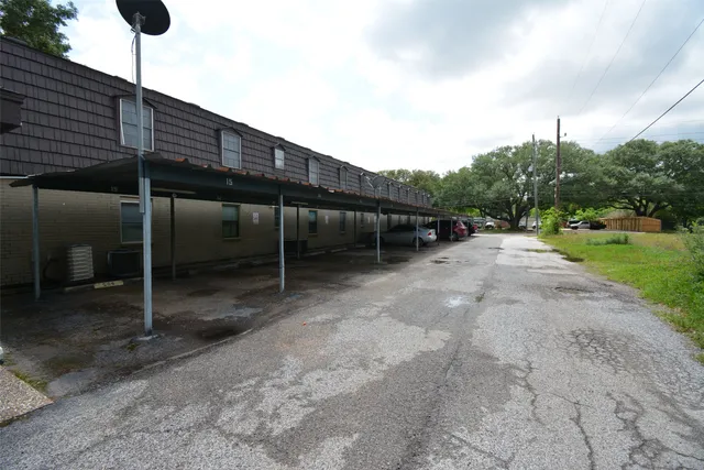 $1,265 | 1526 East Avenue, Unit 205, Katy, TX 77493