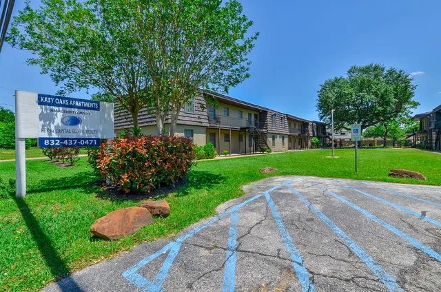 $1,265 | 1526 East Avenue, Unit 205, Katy, TX 77493