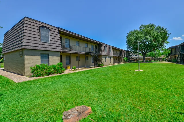 $1,265 | 1526 East Avenue, Unit 205, Katy, TX 77493