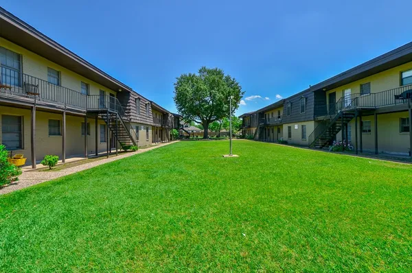 $1,195 | 1526 East Avenue, Unit 205, Katy, TX 77493