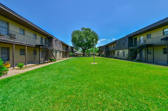 $1,265 | 1526 East Avenue, Unit 205, Katy, TX 77493