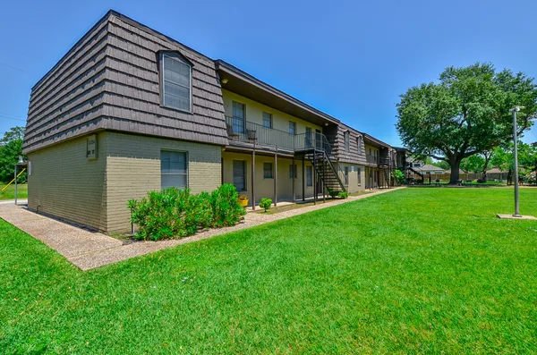 $1,265 | 1526 East Avenue, Unit 205, Katy, TX 77493
