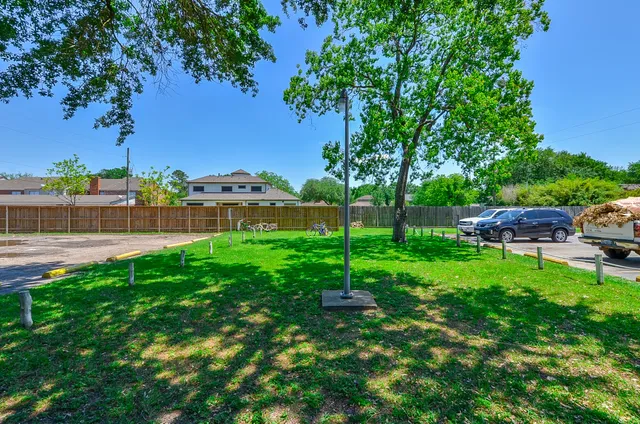 $1,265 | 1526 East Avenue, Unit 205, Katy, TX 77493