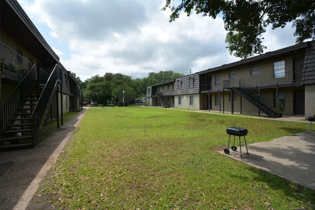 $1,265 | 1526 East Avenue, Unit 205, Katy, TX 77493