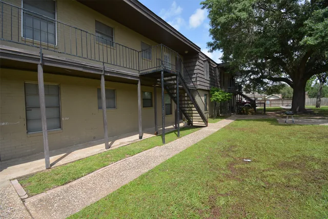 $1,265 | 1526 East Avenue, Unit 205, Katy, TX 77493