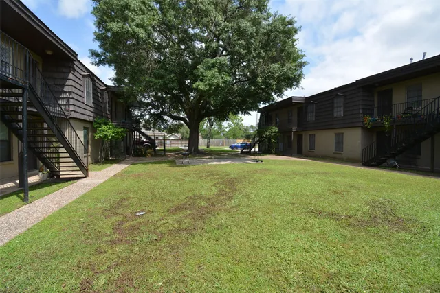 $1,265 | 1526 East Avenue, Unit 205, Katy, TX 77493