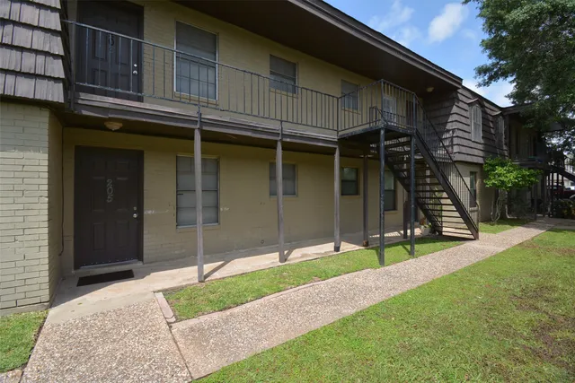 $1,265 | 1526 East Avenue, Unit 205, Katy, TX 77493