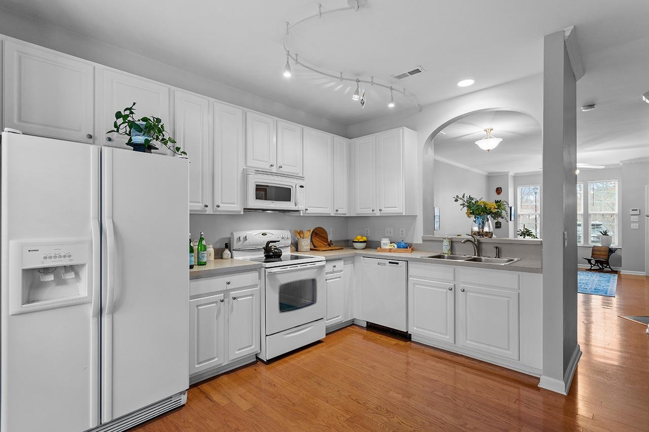 4303 Sugarbend Way Raleigh, NC 27606 - Photo 12 of 28 Photo 12